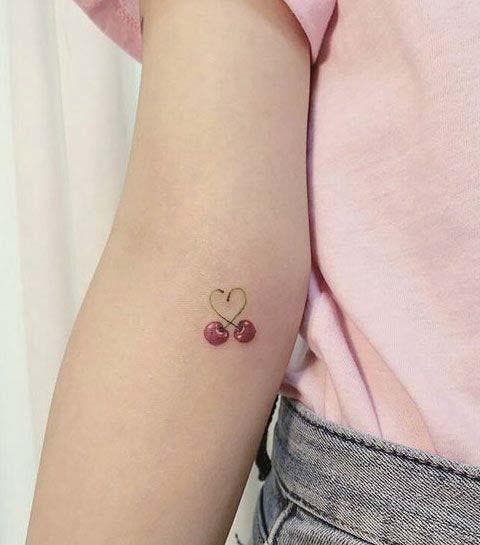 Petit tatouage Cerises