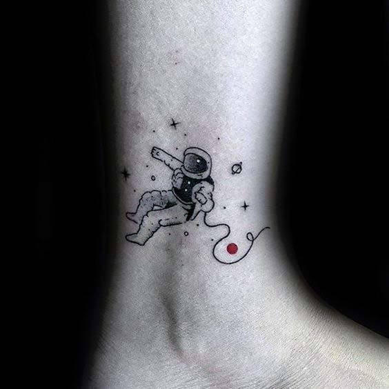 Petit tatouage d’astronaute