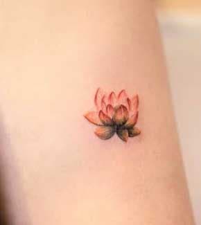 Petit tatouage de fleur de lotus