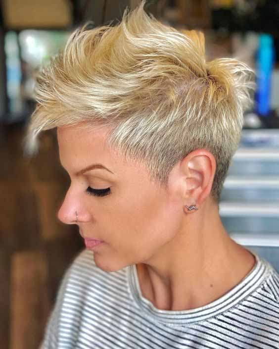 Pixie undercut avec un dessus texturé