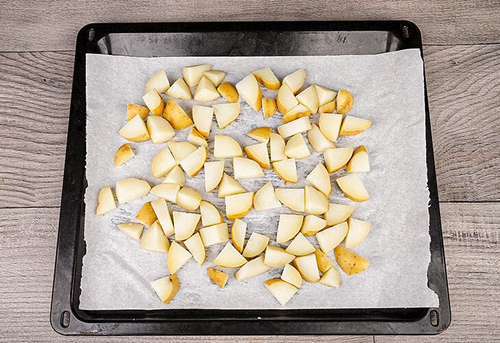 Placez les pomme de terre sur une plaque de cuisson pour les congeler