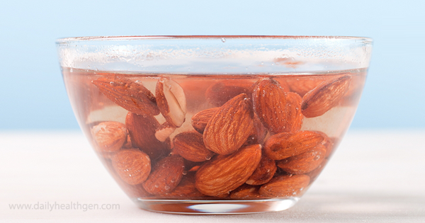 Dive an almond in the water before bed and eat it the next morning - the result is amazing!