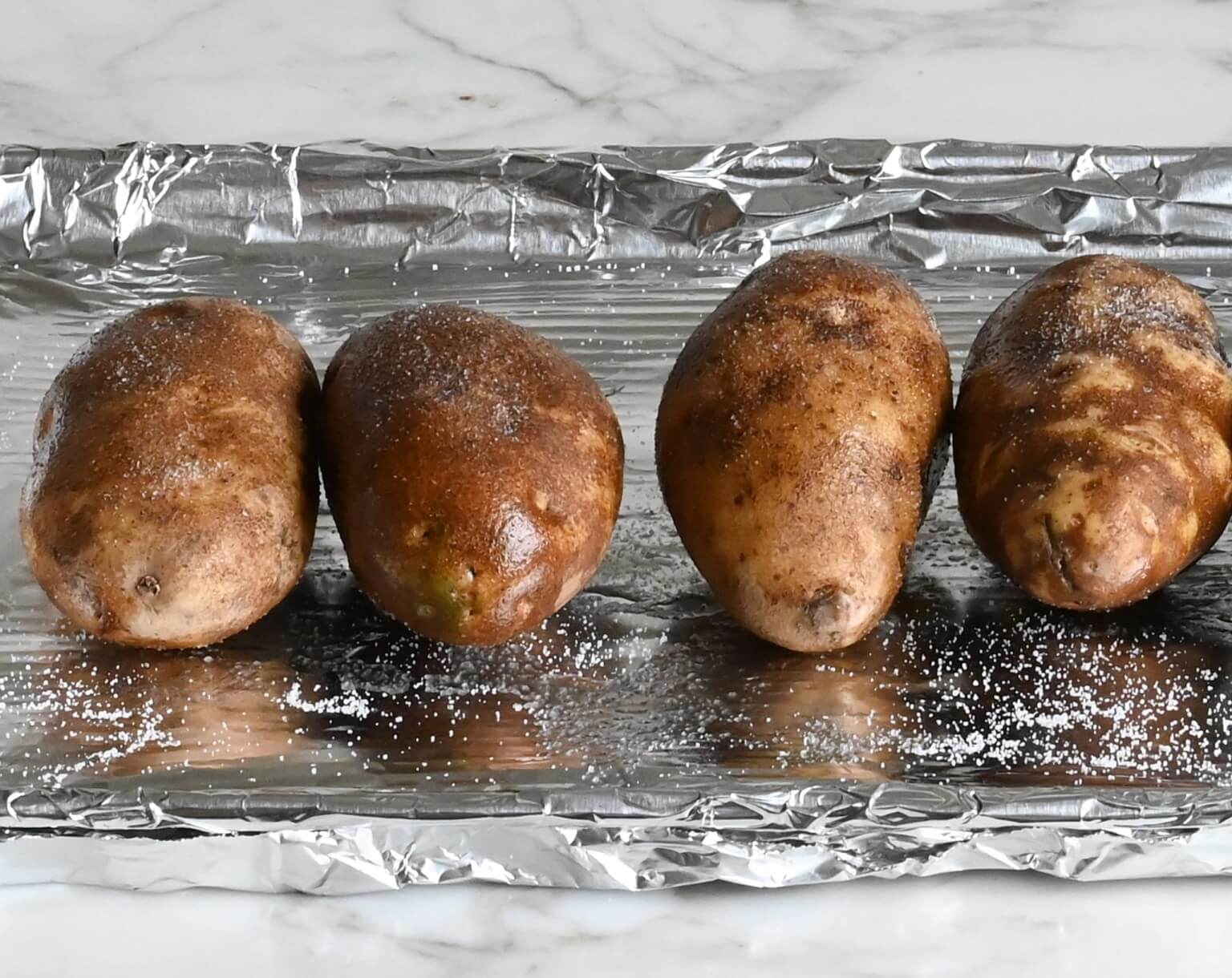 Pommes de terre prêtes à aller au four