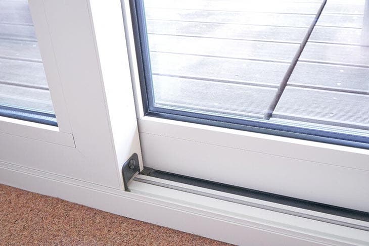Comment isoler et empêcher le froid d'entrer par les fenêtres coulissantes ?