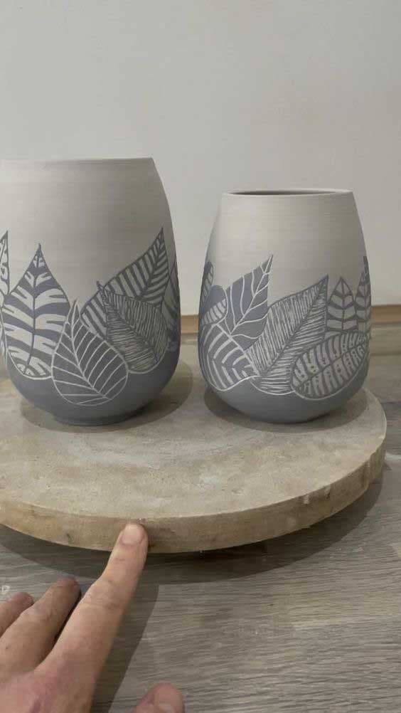 Pot avec des motifs inspirés par la nature