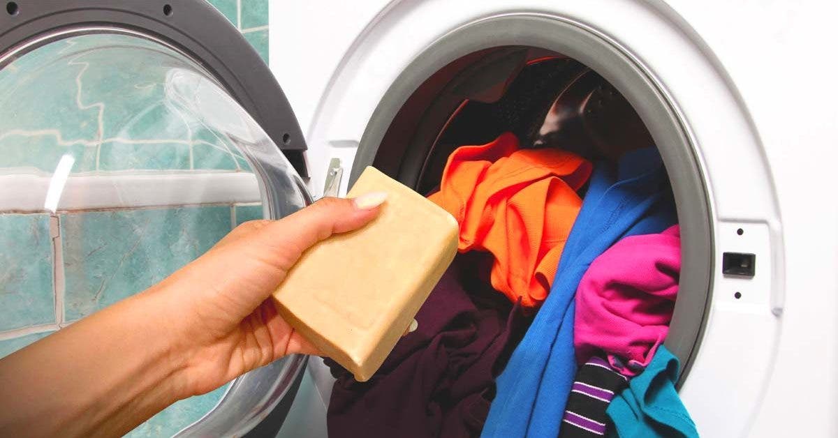 Peut-on utiliser la lessive main dans la machine à laver ?
