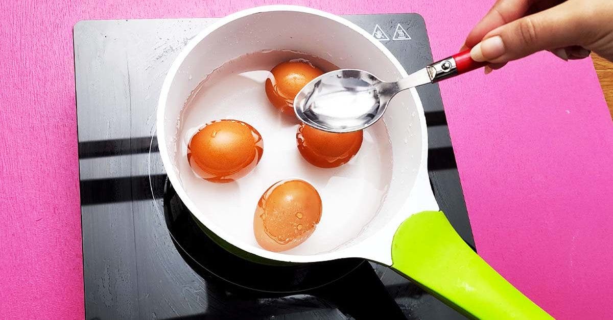 Sa technique ultra ludique pour préparer des œufs à la poêle va vous  séduire. Sa recette