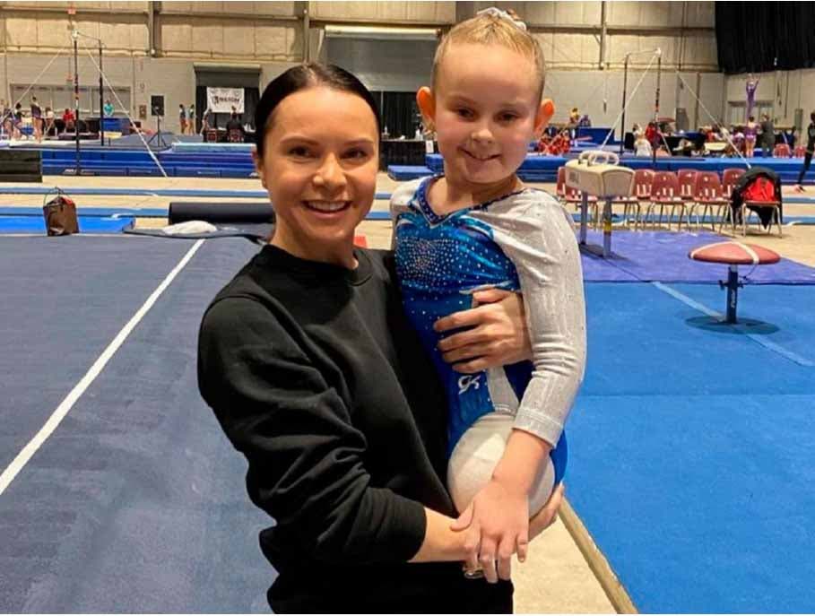 Rencontre entre Paige et Liliya Podkopayeva au Arnold Gymnastics Challenge