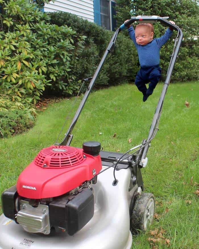 Ryan tond la pelouse