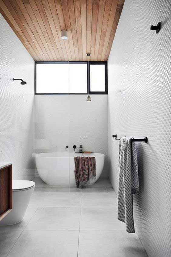 Salle de bain minimaliste propre