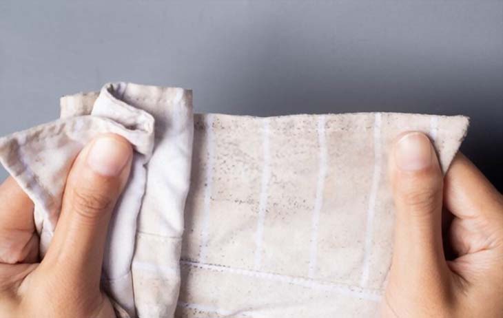 Enlever la moisissure sur du tissu : 4 astuces indispensables