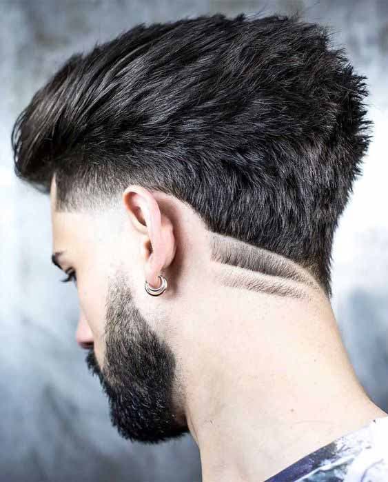 Taper sur cheveux mi-longs avec motif