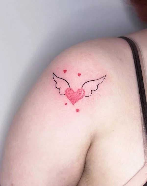 Tatouage coeur avec des ailes