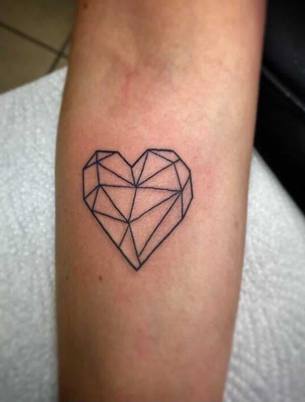 Tatouage coeur en diamant