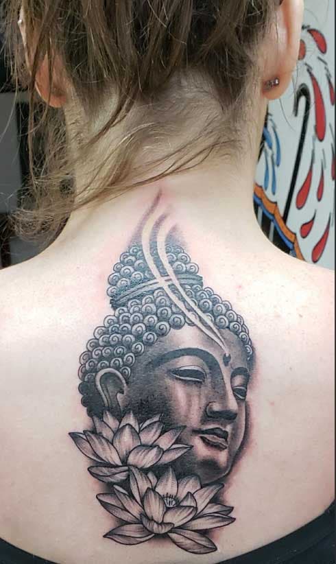 Tatouage de fleur de lotus avec un bouddha