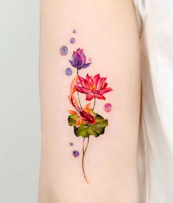 Tatouage de fleur de lotus et poisson Koï