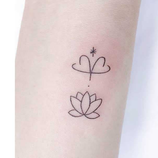 Tatouage de fleur de lotus et signe du Bélier