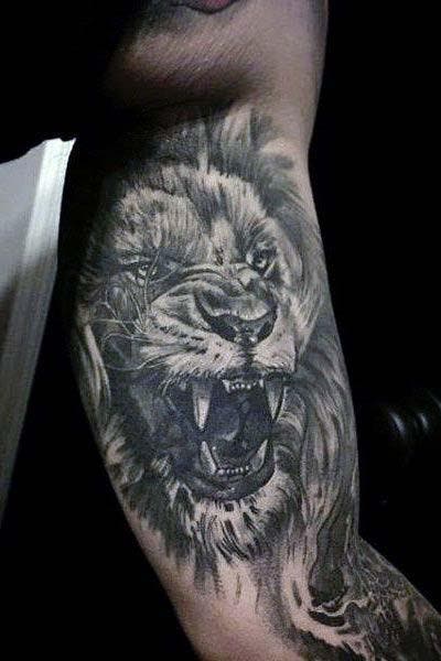 Tatouage du lion sur le biceps