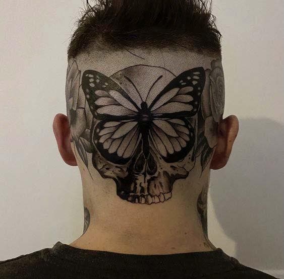 Tatouage du papillon avec tête de mort