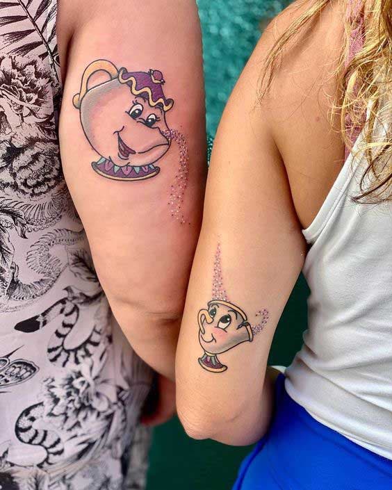 Tatouage d'une mère et sa fille inspiré d'un film Disney