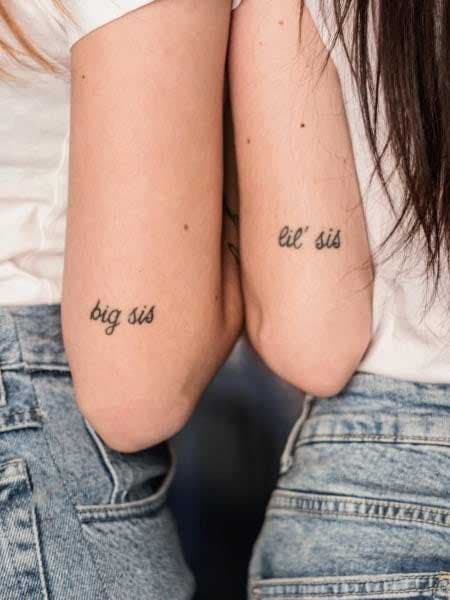 Tatouage en anglais de grande sœur et petite sœur « big sis lil’ sis »