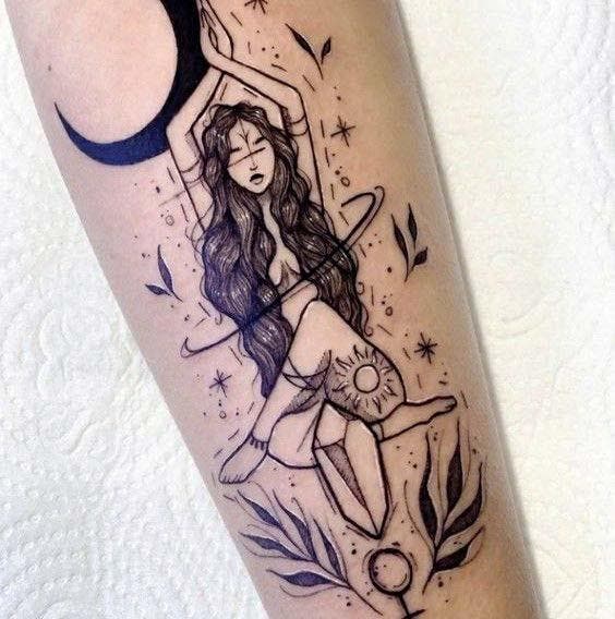 Tatouage femme mystique