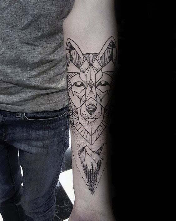 Tatouage “loup” géométrique