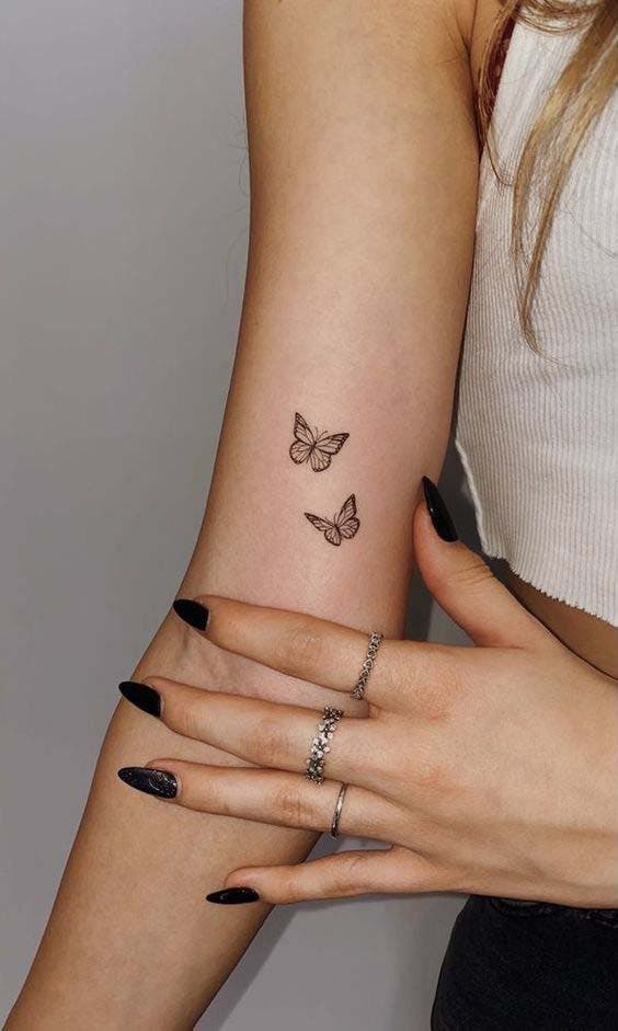 Tatouage papillon sur le bras