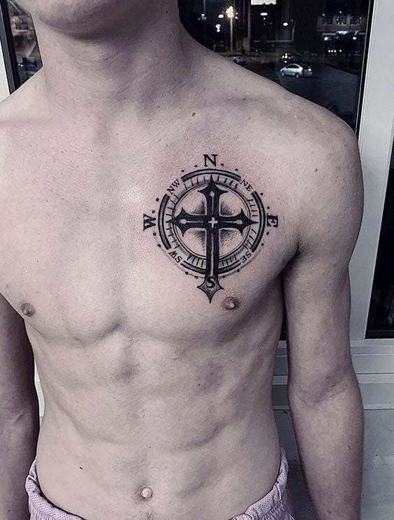 Tatouage religieux avec un cercle et une croix