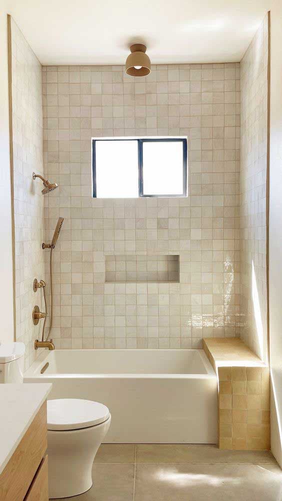 Teintes neutres pour petite salle de bain