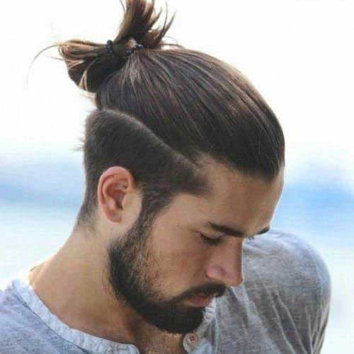 Top knot pour cheveux mi-longs avec undercut