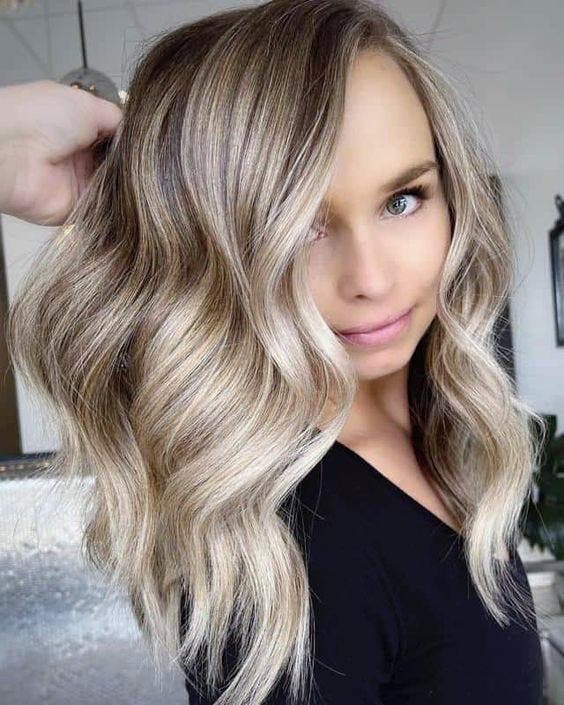 Un balayage blond sable