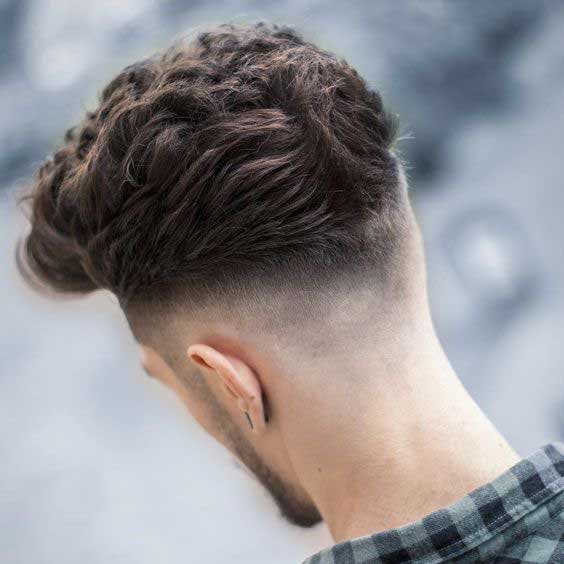 Un dégradé bas façon faux mohawk