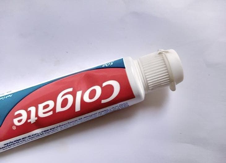 Un tubo de pasta de dientes