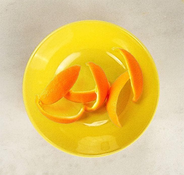 Zestes d’orange dans un bol