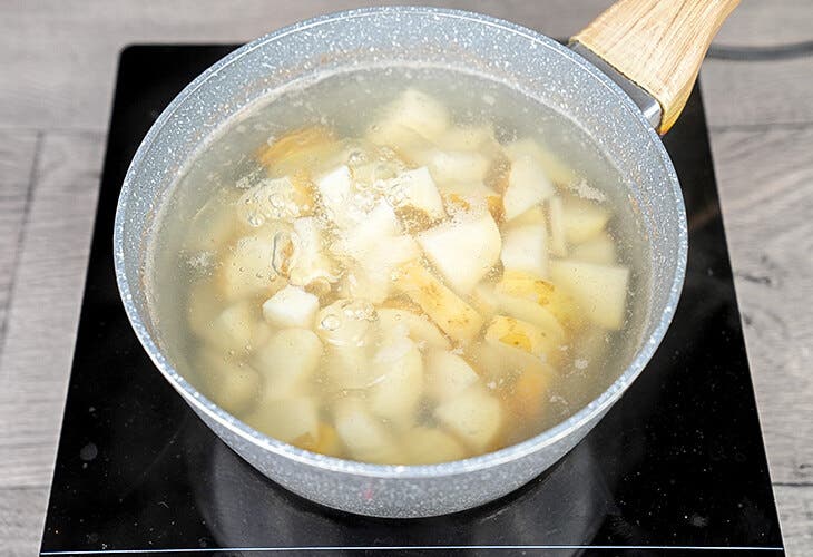 bouillir les pommes de terre en morceaux