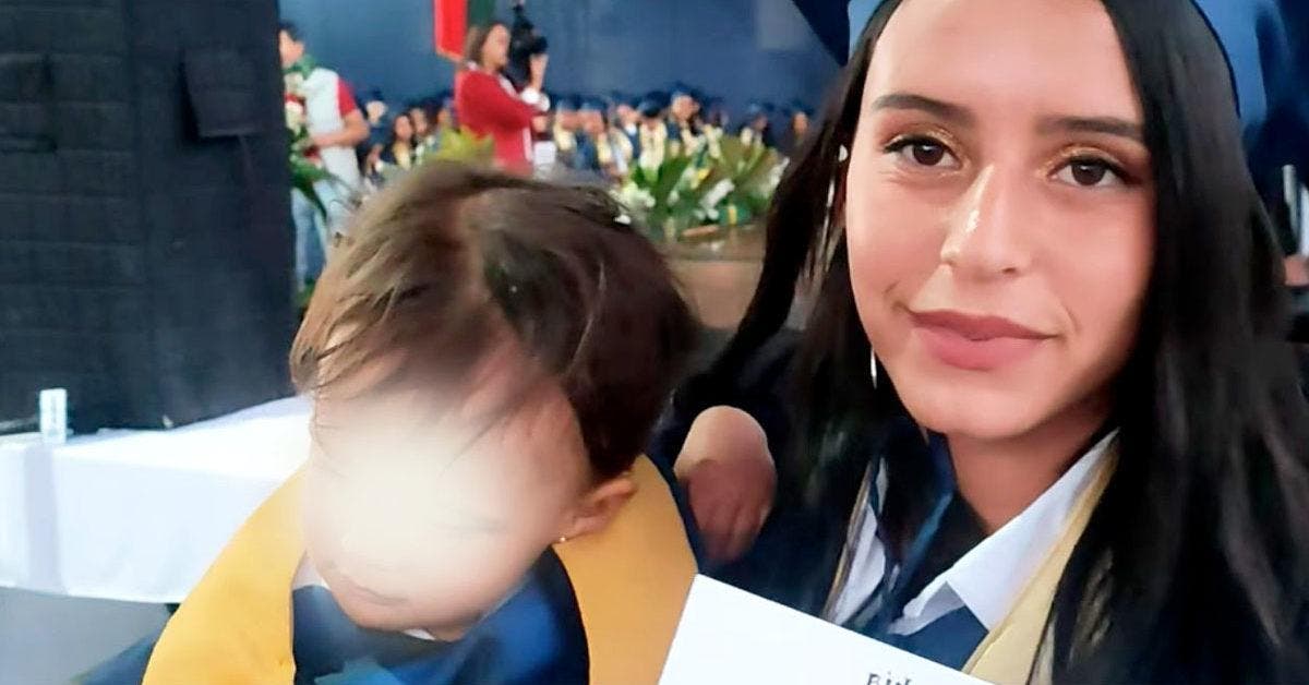 “C'est une victoire pour nous deux” : Une jeune mère reçoit son diplôme avec son petit dans les bras à l’université