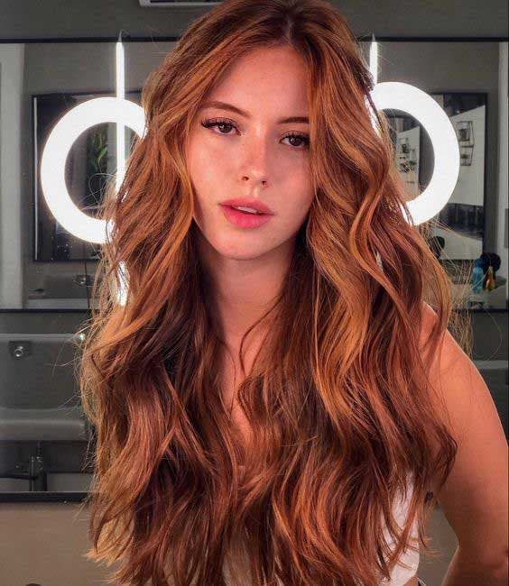 cheveux longs couleur auburn1