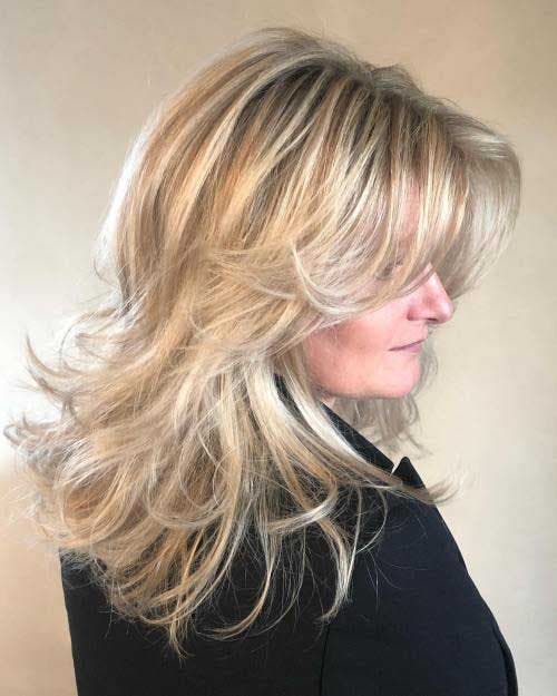 Cheveux blonds mi-longs