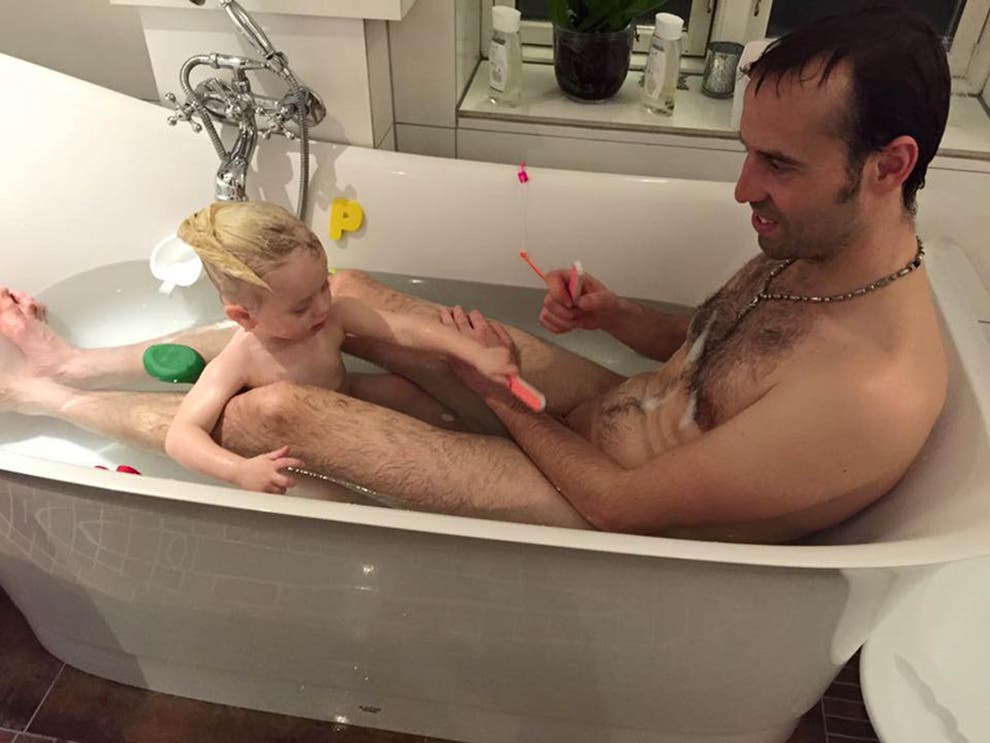 Après avoir posté cette photo de lui avec sa fille, le comédien Chris Torben crée la polémique