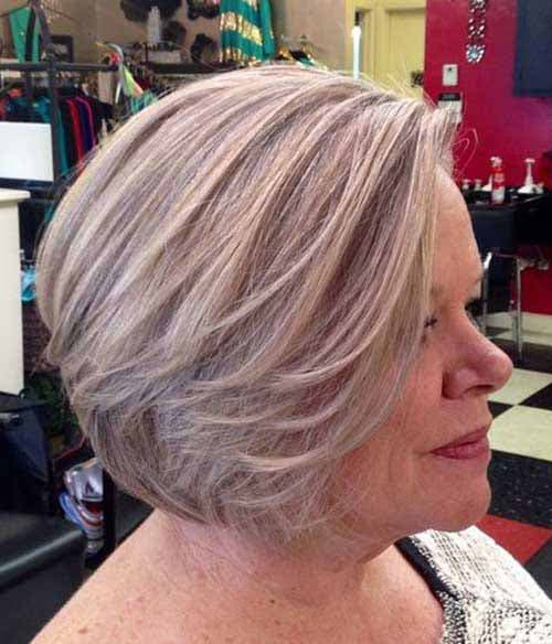 coiffure courte pour femme à 60 ans sur cheveux épais