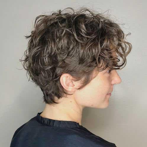 Coiffure froissée décontractée 