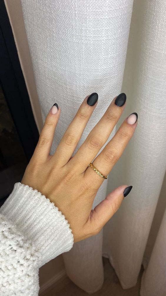 French manucure noir matte 