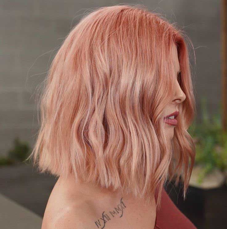 Lob de couleur blond pêche décoiffé