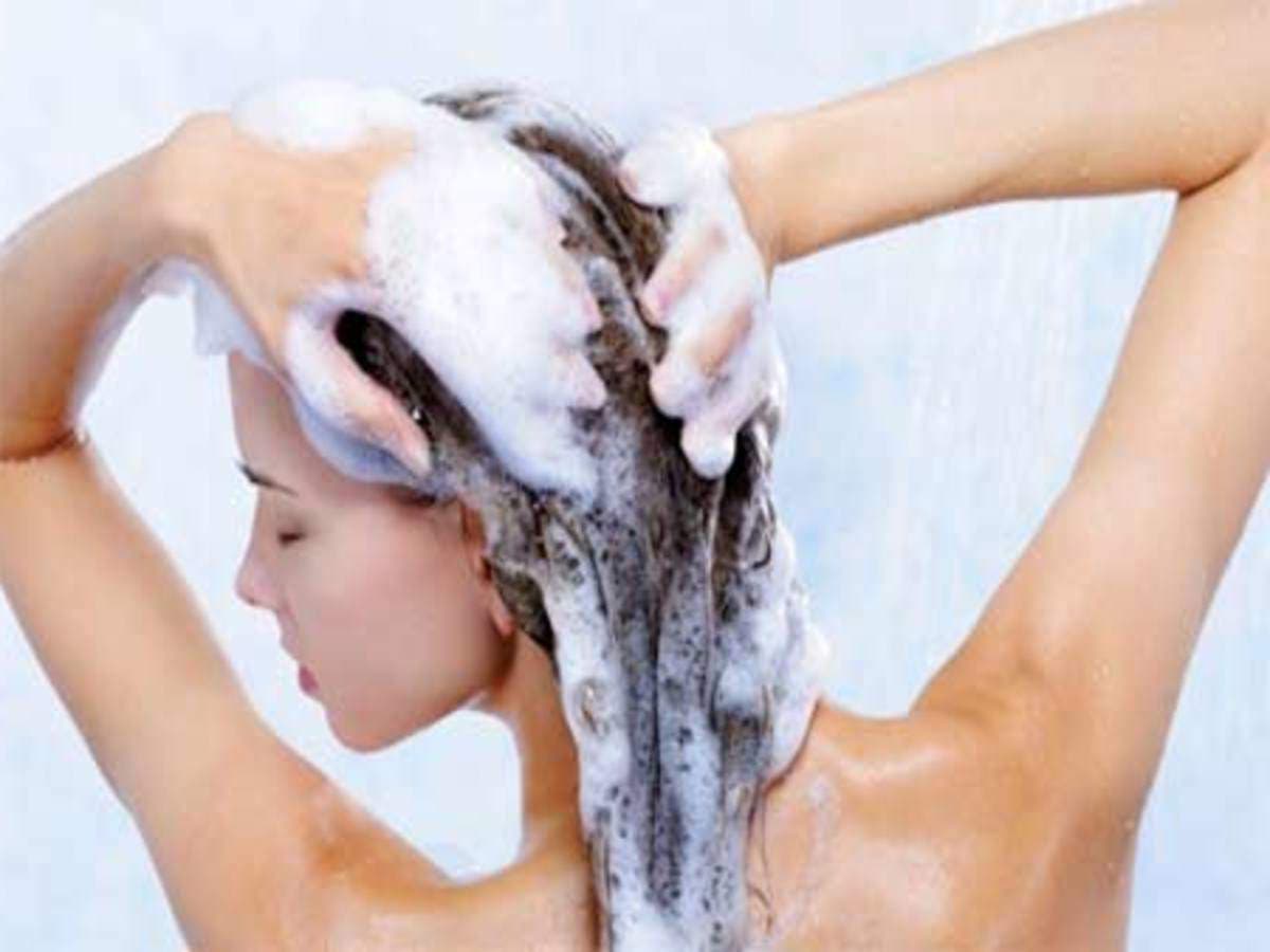 Se laver les cheveux avec douceur. source : spm