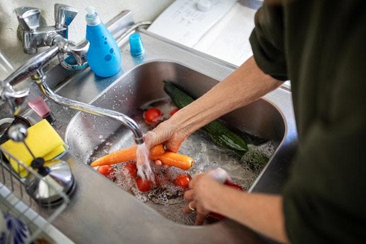 Laver des légumes