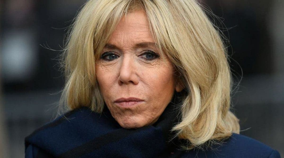 les-internautes-se-moquent-de-brigitte-macron-en-la-qualifiant-de-contorsionniste