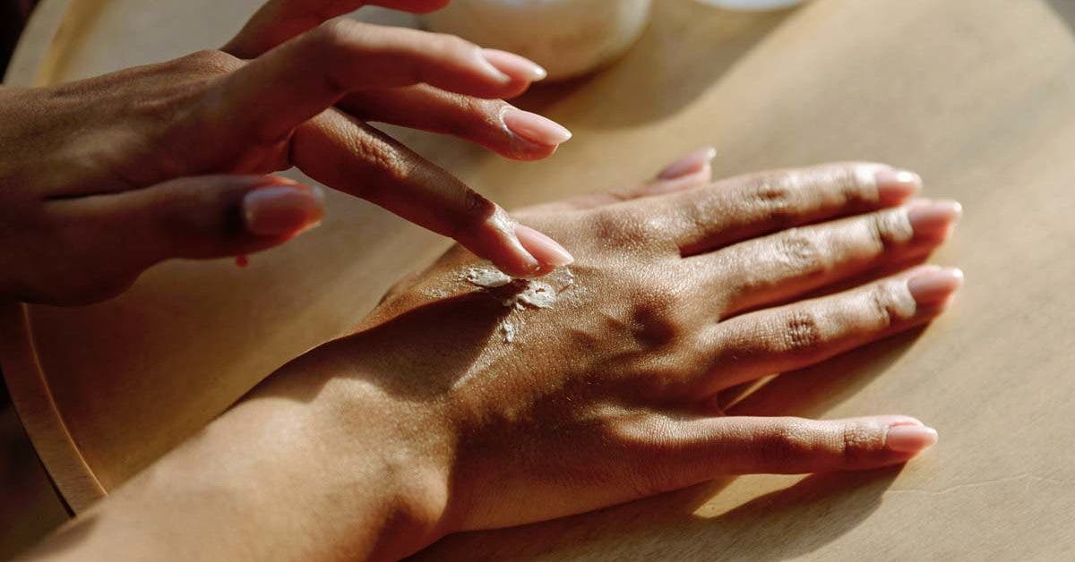 Les secrets des crèmes réparatrices au miel de Manuka