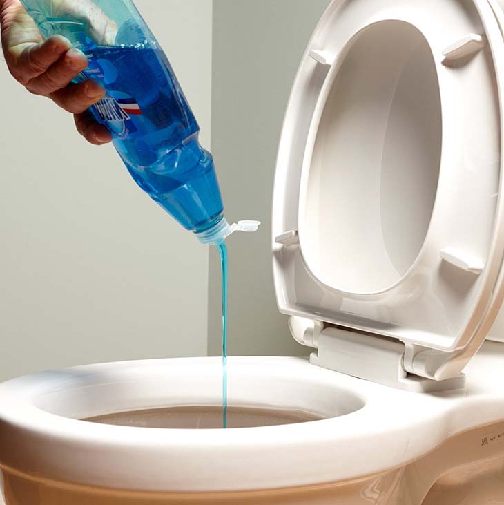 Comment utiliser du liquide vaisselle pour déboucher les toilettes ?