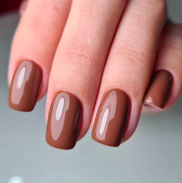 Vernis à ongles marron